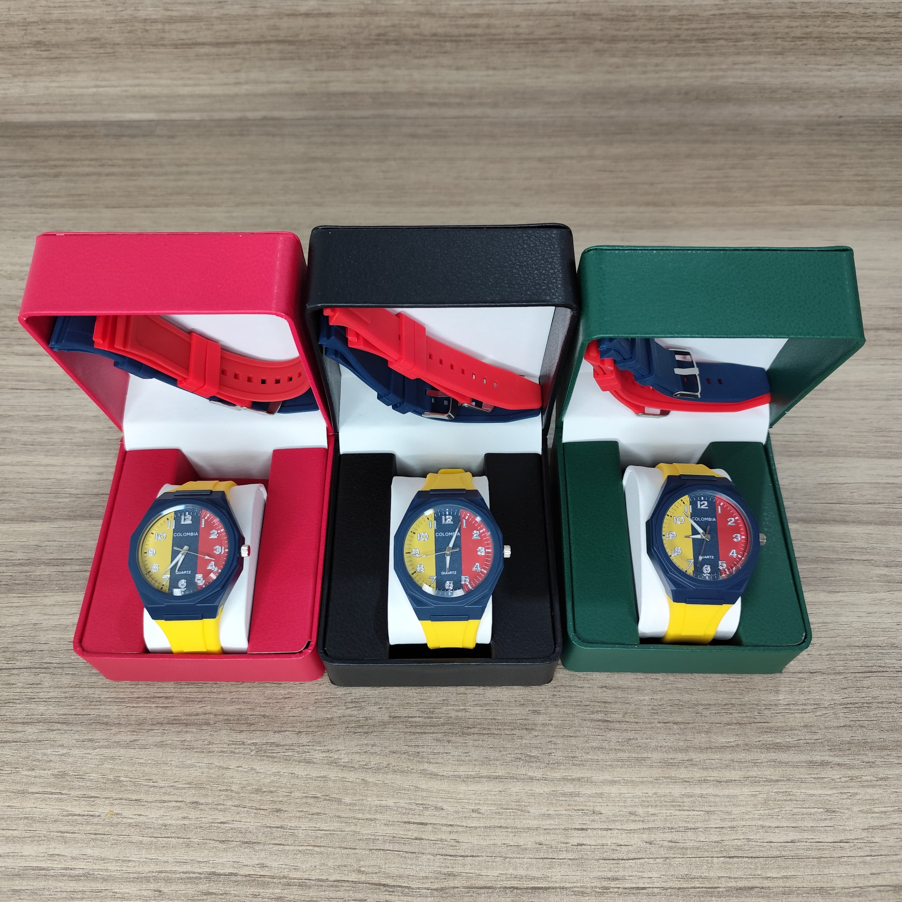 RELOJ TRICOLOR CON PULSOS INTERCAMBIABLE